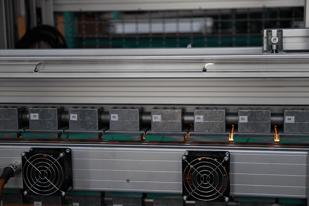 Flächendeckende Erfassung von Sensordaten kompletter Prozessanlagen. Prozessoptimierung Prozessüberwachung Prozessanlagen. Überwachung Kühlstrecken und Prozessstrecken. / Comprehensive harvesting of sensor data across entire process plants. Process optimization and monitoring of process plants. Monitoring of cooling sections and process lines.